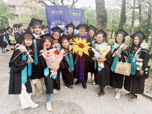 義守大學2026畢業典禮登場　青春啟程迎向未來 跨域學習、AI教育與國際視野1